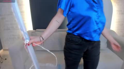 Zoey Walker online show from 10-20-25, 11:32