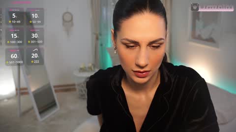 zoezolton online show from 01-01-25, 05:22