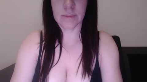 Snapshot of zoibee chatting on 11-15-25, 09:11 zoibee online show from 11-15-25, 09:11