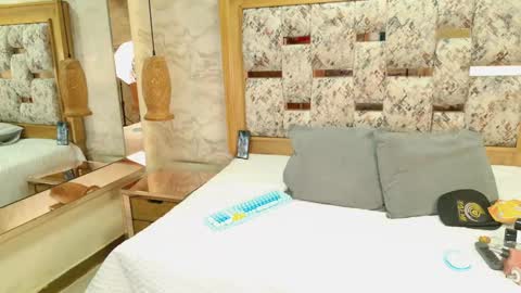 zoley  online show from 09-29-25, 03:11