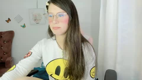 Snapshot of zooeybelair chatting on 04-20-26, 02:31 Alicie online show from 04-20-26, 02:31