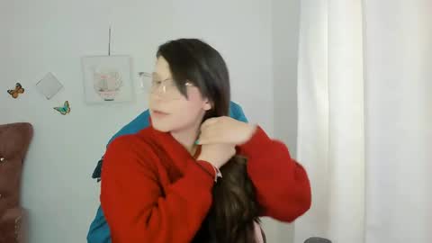 Snapshot of zooeybelair chatting on 04-22-26, 02:40 Alicie online show from 04-22-26, 02:40