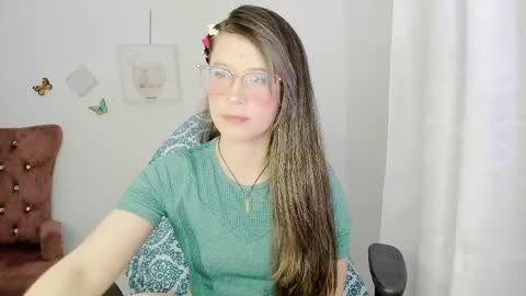 Snapshot of zooeybelair chatting on 05-17-26, 03:59 Alicie online show from 05-17-26, 03:59