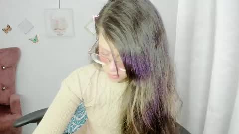 Snapshot of zooeybelair chatting on 05-23-26, 06:40 Alicie online show from 05-23-26, 06:40