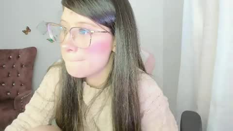 Snapshot of zooeybelair chatting on 06-01-26, 04:09 Alicie online show from 06-01-26, 04:09