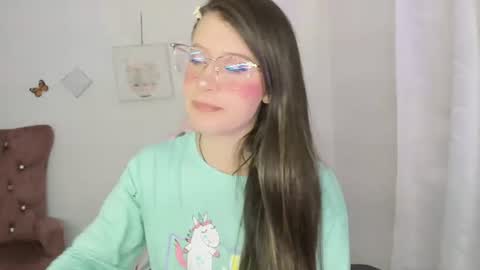 Snapshot of zooeybelair chatting on 06-14-26, 05:20 Alicie online show from 06-14-26, 05:20