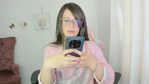 Snapshot of zooeybelair chatting on 06-15-26, 04:42 Alicie online show from 06-15-26, 04:42