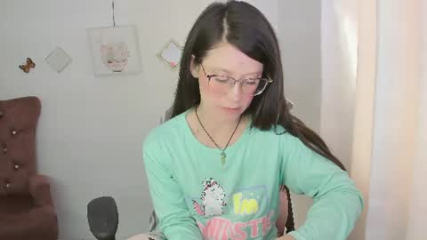 Alicie online show from 06-17-26, 02:51