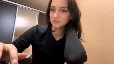 Lisa online show from 12-17-25, 02:23