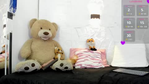 Snapshot of zorravioleta chatting on 01-18-25, 12:36 Violeta online show from 01-18-25, 12:36