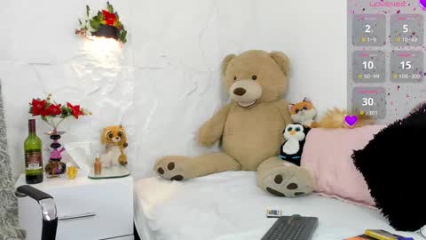 Snapshot of zorravioleta chatting on 03-05-25, 12:55 Violeta online show from 03-05-25, 12:55