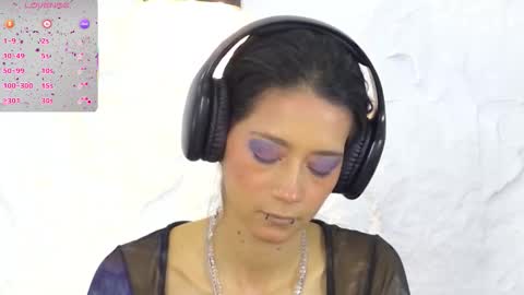 Snapshot of zorravioleta chatting on 09-24-25, 12:08 Violeta online show from 09-24-25, 12:08