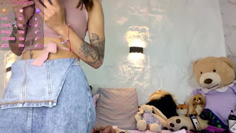 Snapshot of zorravioleta chatting on 11-17-25, 12:00 Violeta online show from 11-17-25, 12:00