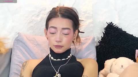 Snapshot of zorravioleta chatting on 11-24-25, 04:51 Violeta online show from 11-24-25, 04:51