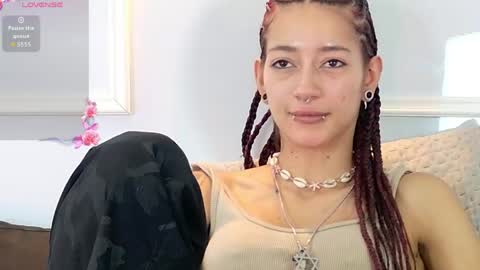 Snapshot of zorravioleta chatting on 05-13-26, 01:30 Violeta online show from 05-13-26, 01:30