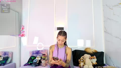 Snapshot of zorravioleta chatting on 05-19-26, 12:22 Violeta online show from 05-19-26, 12:22