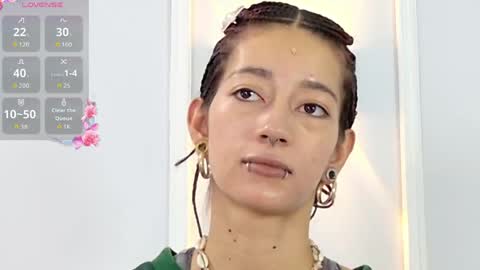 Snapshot of zorravioleta chatting on 05-25-26, 02:23 Violeta online show from 05-25-26, 02:23
