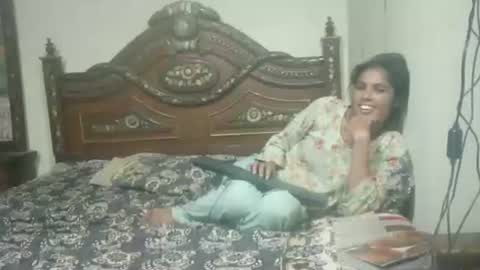 Snapshot of zoyakhan803 chatting on 09-10-25, 11:49 zoyakhan803 online show from 09-10-25, 11:49