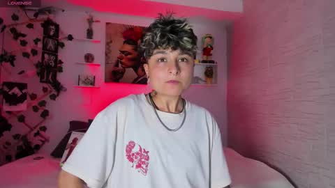 Snapshot of zuryramirez_ chatting on 10-26-25, 09:42 Zury Ramirez online show from 10-26-25, 09:42