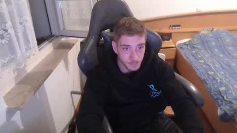 Snapshot of zuzmosfokafasz chatting on 11-07-25, 09:26 Zuzmoe online show from 11-07-25, 09:26