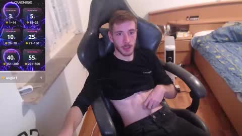 Snapshot of zuzmosfokafasz chatting on 11-21-25, 10:19 Zuzmoe online show from 11-21-25, 10:19