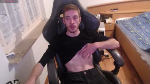 Snapshot of zuzmosfokafasz chatting on 11-22-25, 10:20 Zuzmoe online show from 11-22-25, 10:20