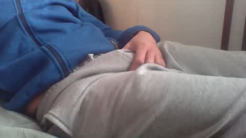 Snapshot of zyggy87 chatting on 12-01-25, 12:43 zyggy87 online show from 12-01-25, 12:43