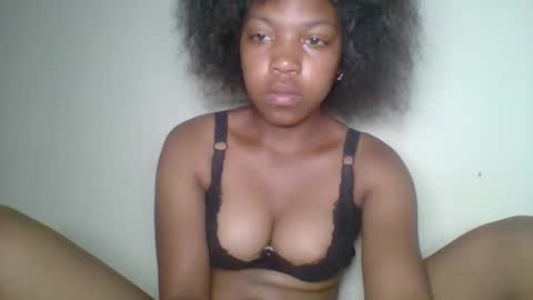 zyraelle_01 online show from 04-18-26, 07:58