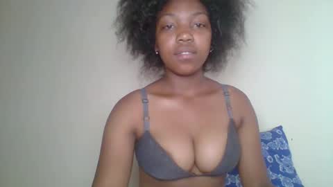 zyraelle_01 online show from 04-19-26, 08:02