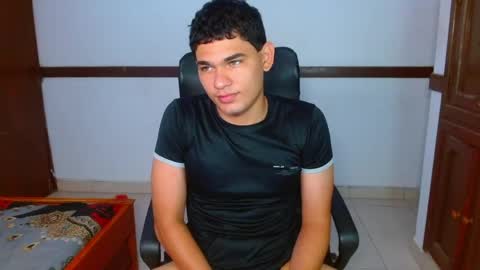 Snapshot of zyrosxk chatting on 05-18-26, 07:47 antonio felipe online show from 05-18-26, 07:47