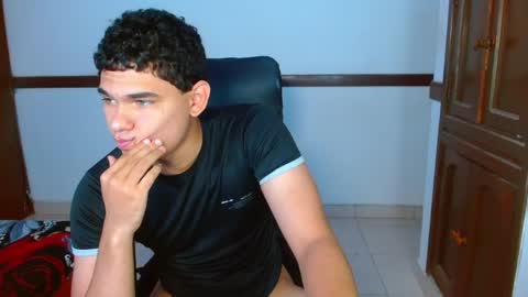 Snapshot of zyrosxk chatting on 05-27-26, 01:08 antonio felipe online show from 05-27-26, 01:08