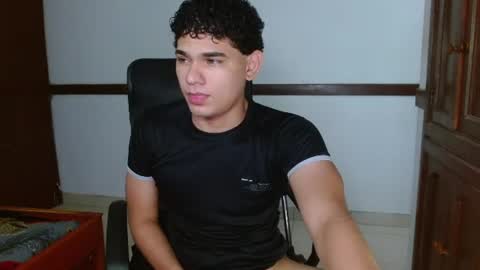 Snapshot of zyrosxk chatting on 07-29-26, 07:17 antonio felipe online show from 07-29-26, 07:17