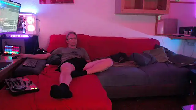Snapshot of davidgntxxxxx chatting on 04-28-26, 05:29 davidgntxxxxx online show from 04-28-26, 05:29