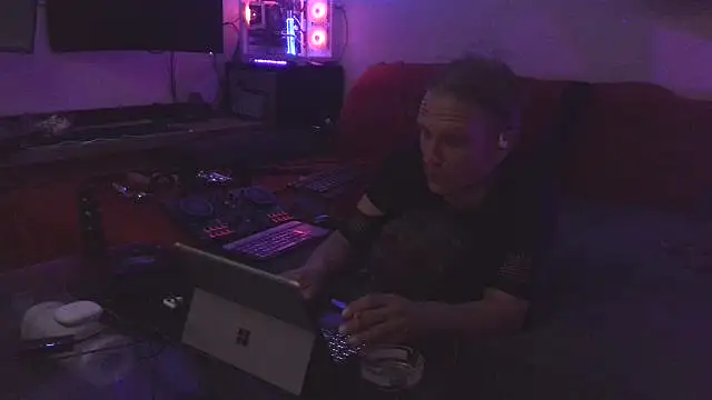 Snapshot of davidgntxxxxx chatting on 04-30-26, 05:52 davidgntxxxxx online show from 04-30-26, 05:52