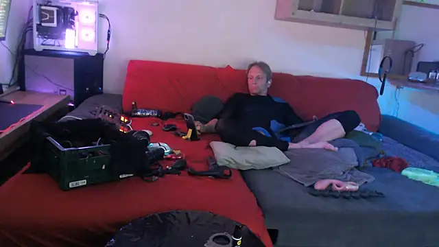 Snapshot of davidgntxxxxx chatting on 06-08-26, 01:39 davidgntxxxxx online show from 06-08-26, 01:39