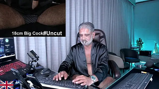 Snapshot of OnlineBossUK chatting on 07-16-26, 04:35 OnlineBossUK online show from 07-16-26, 04:35