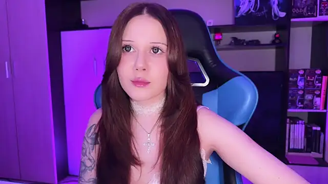 Snapshot of jasminevine chatting on 06-17-26, 03:13 jasminevine online show from 06-17-26, 03:13