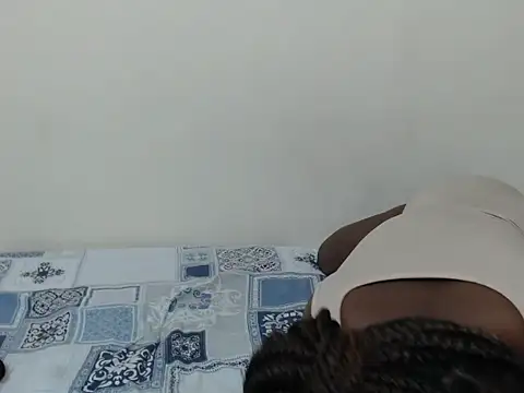 Snapshot of queen__ebony chatting on 11-06-25, 04:19 queen ebony online show from 11-06-25, 04:19