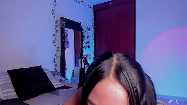 little kayla  online show from 02-10-26, 10:47