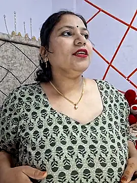 MOM-SUN-COUPLE online show from 02-26-25, 04:56