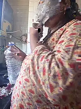 MOM-SUN-COUPLE online show from 03-31-26, 06:47