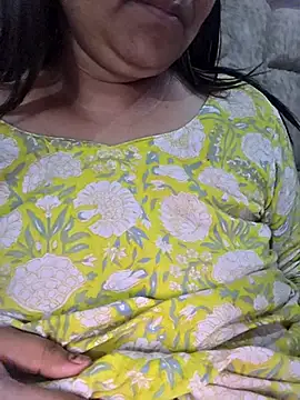 Snapshot of MOM-SUN-COUPLE chatting on 04-23-26, 05:04 MOM-SUN-COUPLE online show from 04-23-26, 05:04