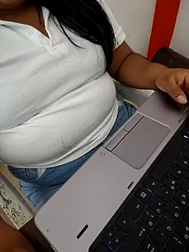 Snapshot of FerLu8 chatting on 04-15-26, 04:58 FerLu8 online show from 04-15-26, 04:58