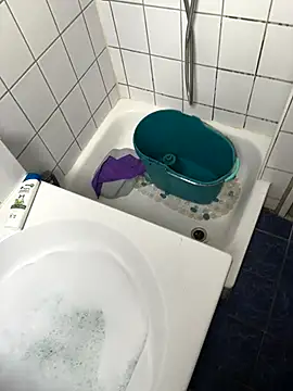 Snapshot of bastiiioooo chatting on 12-18-25, 12:00 bastiiioooo online show from 12-18-25, 12:00