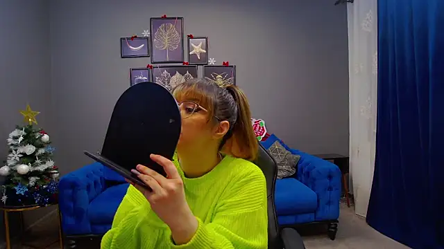 Snapshot of Katewalker_ chatting on 12-21-24, 06:12 Katewalker online show from 12-21-24, 06:12