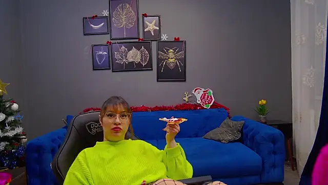 Snapshot of Katewalker_ chatting on 12-21-24, 09:15 Katewalker online show from 12-21-24, 09:15