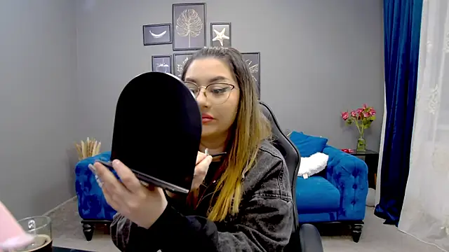 Snapshot of Katewalker_ chatting on 03-03-25, 06:01 Katewalker online show from 03-03-25, 06:01