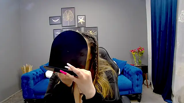 Snapshot of Katewalker_ chatting on 03-18-25, 06:04 Katewalker online show from 03-18-25, 06:04