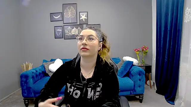 Snapshot of Katewalker_ chatting on 03-19-25, 06:12 Katewalker online show from 03-19-25, 06:12