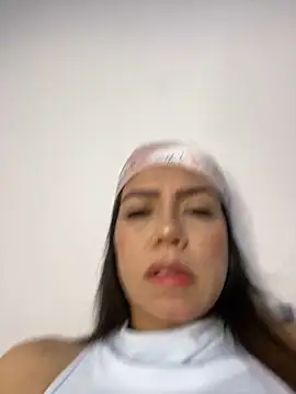 Snapshot of martina_contreras chatting on 12-29-24, 04:27 martina contreras online show from 12-29-24, 04:27